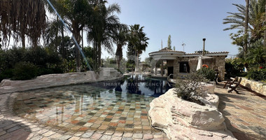 Charming 3-Bedroom Villa with Pool, Sea & Mountain Views