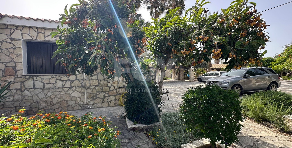 Charming 3-Bedroom Villa with Pool, Sea & Mountain Views