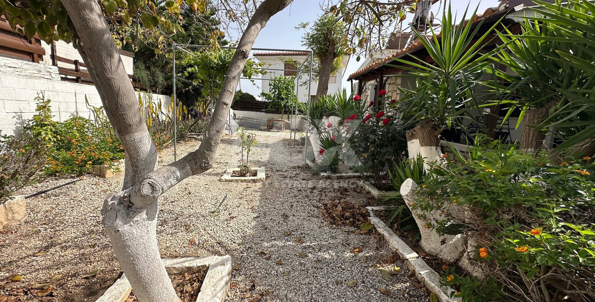 Charming 3-Bedroom Villa with Pool, Sea & Mountain Views