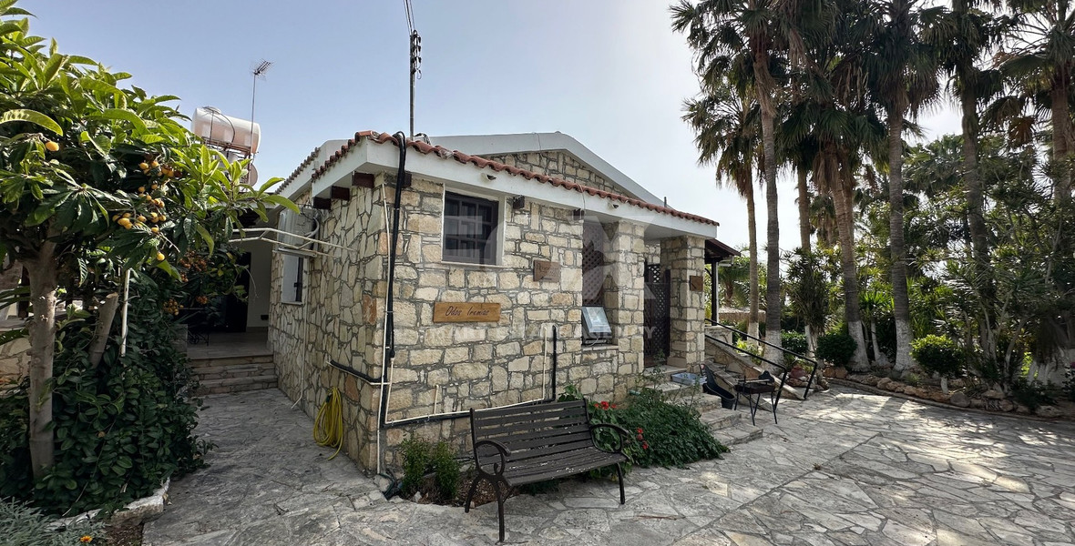 Charming 3-Bedroom Villa with Pool, Sea & Mountain Views