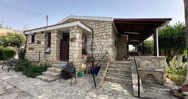 Charming 3-Bedroom Villa with Pool, Sea & Mountain Views