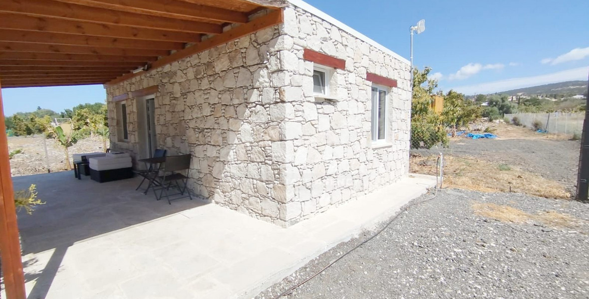Stone Built Bungalow for Rent in Sea Caves, Peyia