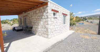 Stone Built Bungalow for Rent in Sea Caves, Peyia