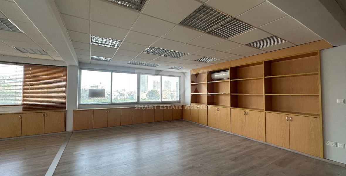 SALE: OPEN PLAN OFFICES OFFERING 200 SQM APPROXIMATE COVERED AREA ON PRIME BUSINESS AVENUE ON GRIVA DIGENI