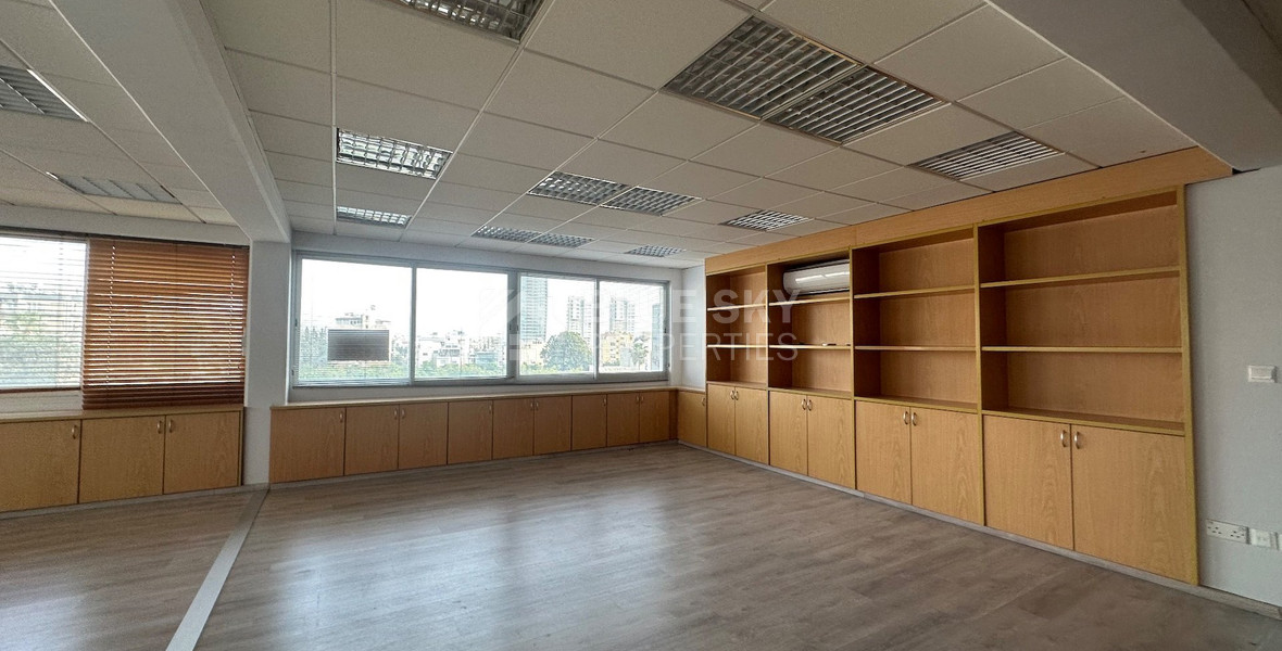 SALE: OPEN PLAN OFFICES OFFERING 200 SQM APPROXIMATE COVERED AREA ON PRIME BUSINESS AVENUE ON GRIVA DIGENI