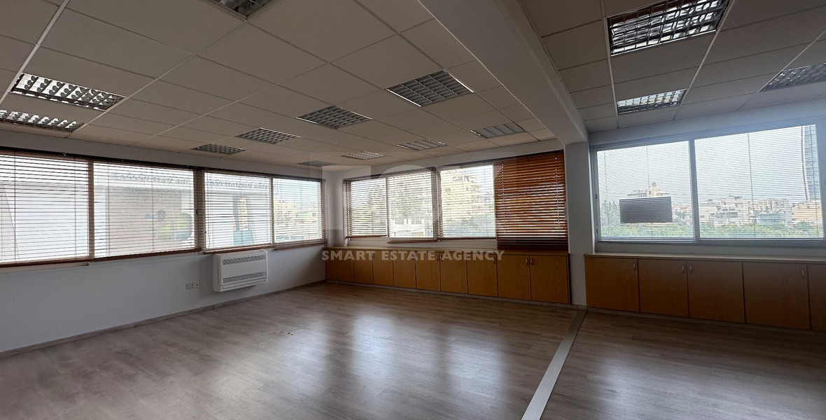 SALE: OPEN PLAN OFFICES OFFERING 200 SQM APPROXIMATE COVERED AREA ON PRIME BUSINESS AVENUE ON GRIVA DIGENI