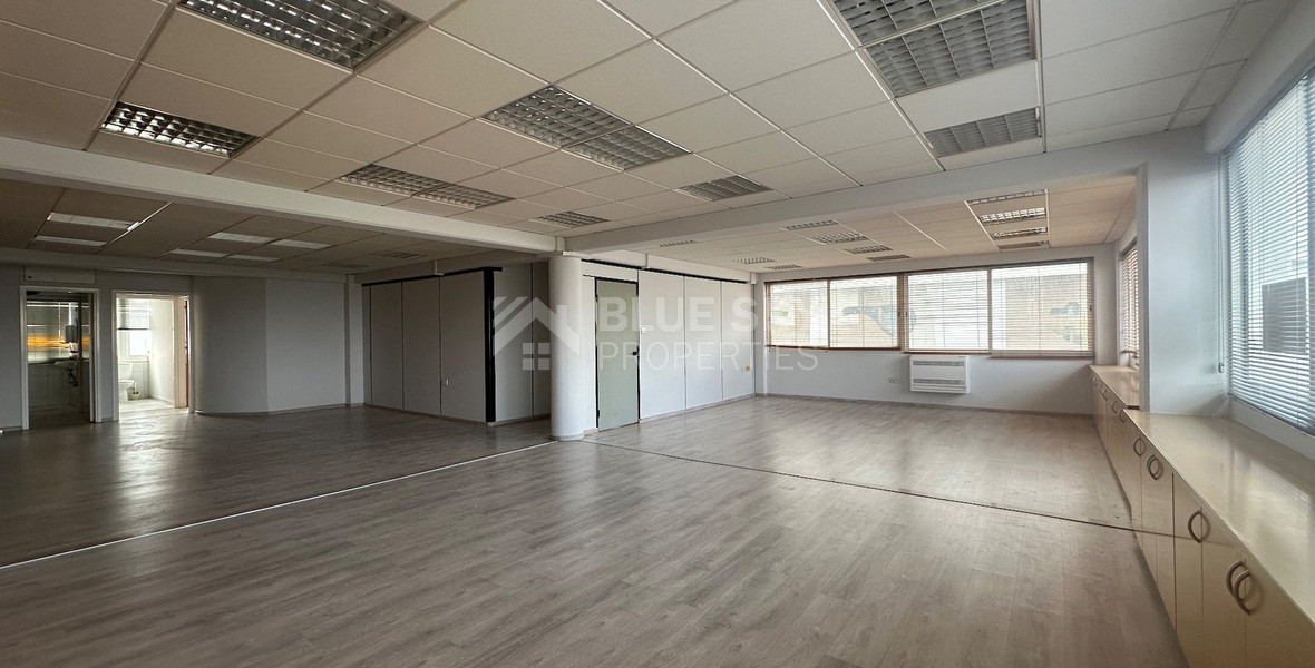 SALE: OPEN PLAN OFFICES OFFERING 200 SQM APPROXIMATE COVERED AREA ON PRIME BUSINESS AVENUE ON GRIVA DIGENI
