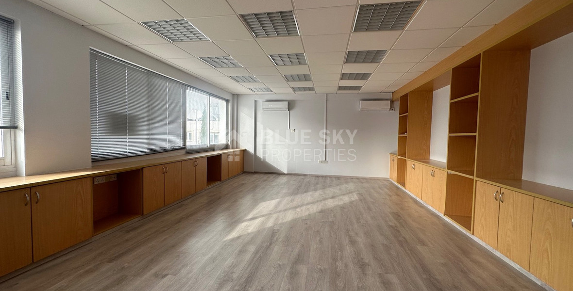SALE: OPEN PLAN OFFICES OFFERING 200 SQM APPROXIMATE COVERED AREA ON PRIME BUSINESS AVENUE ON GRIVA DIGENI