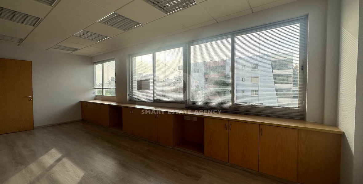 SALE: OPEN PLAN OFFICES OFFERING 200 SQM APPROXIMATE COVERED AREA ON PRIME BUSINESS AVENUE ON GRIVA DIGENI