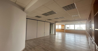 SALE: OPEN PLAN OFFICES OFFERING 200 SQM APPROXIMATE COVERED AREA ON PRIME BUSINESS AVENUE ON GRIVA DIGENI