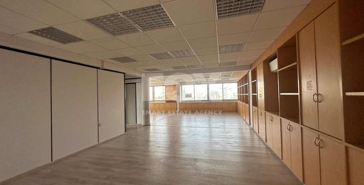 SALE: OPEN PLAN OFFICES OFFERING 200 SQM APPROXIMATE COVERED AREA ON PRIME BUSINESS AVENUE ON GRIVA DIGENI
