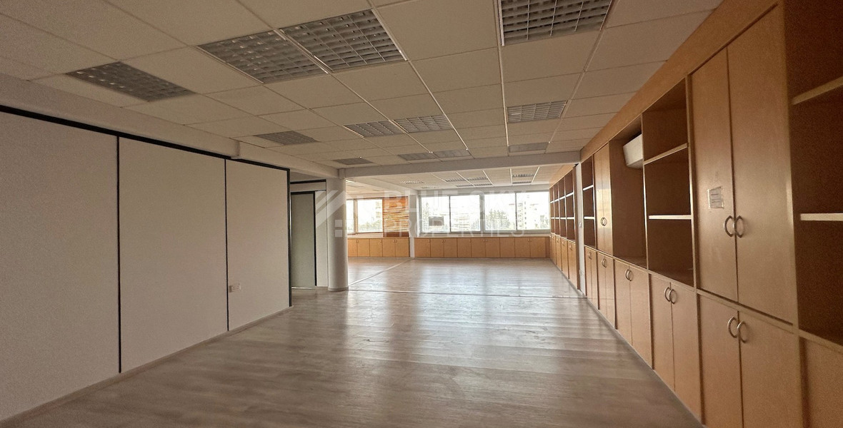 SALE: OPEN PLAN OFFICES OFFERING 200 SQM APPROXIMATE COVERED AREA ON PRIME BUSINESS AVENUE ON GRIVA DIGENI