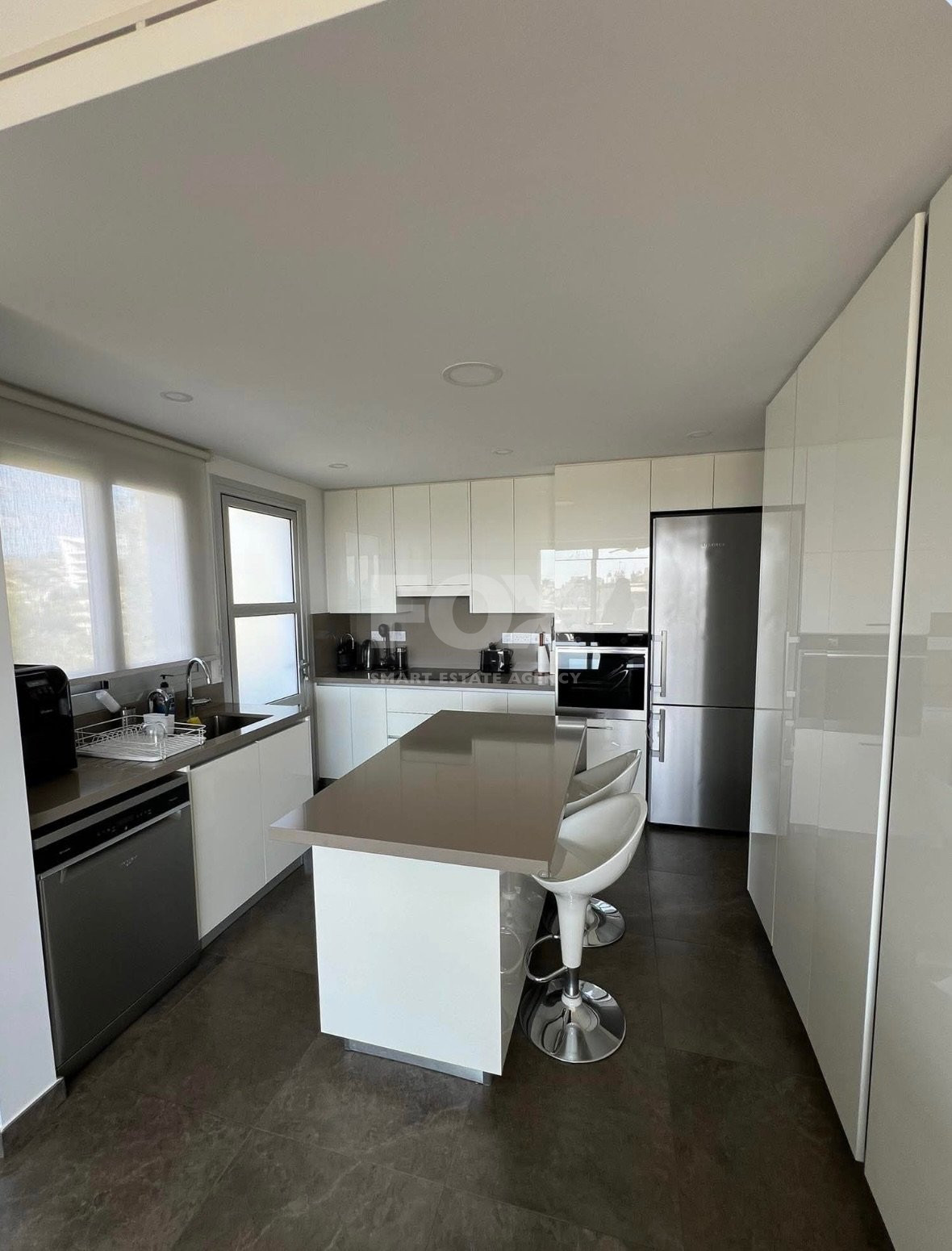 For Rent New Luxury furnished 2 bedroom apartment with roof garden in Kapsalos