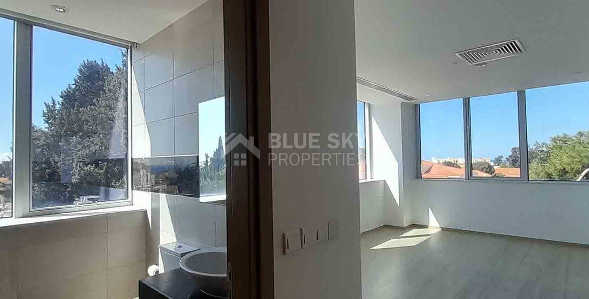 Three bedroom apartment in the heart of Paphos -