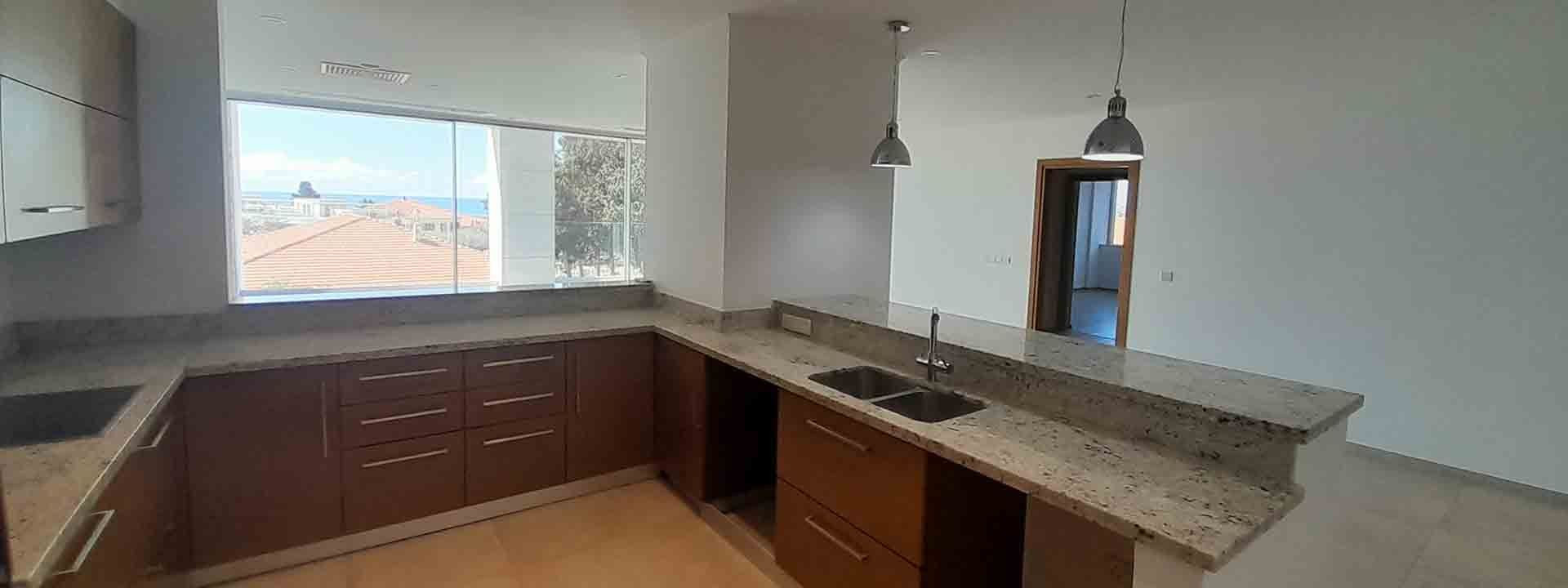 Mieszkanie 3 pokoi 179 m² Pafos, Cypr
