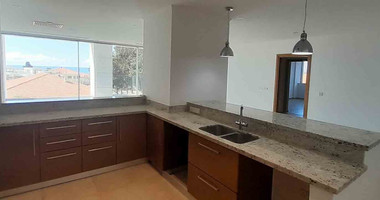 Three bedroom apartment in the heart of Paphos -