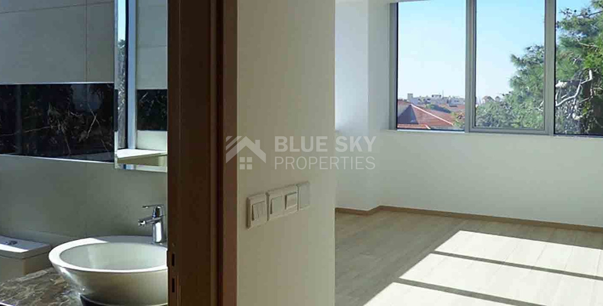 Three bedroom apartment in the heart of Paphos -
