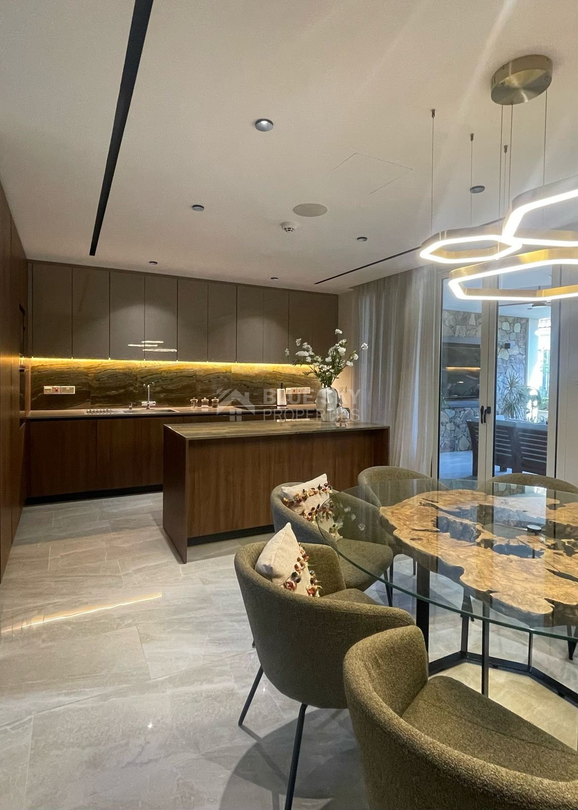 SALE: LUXURY HOUSE 3 BEDROOMS & 3 BATHROOMS WITH GARDEN IN PAPAS AREA OF LIMASSOL