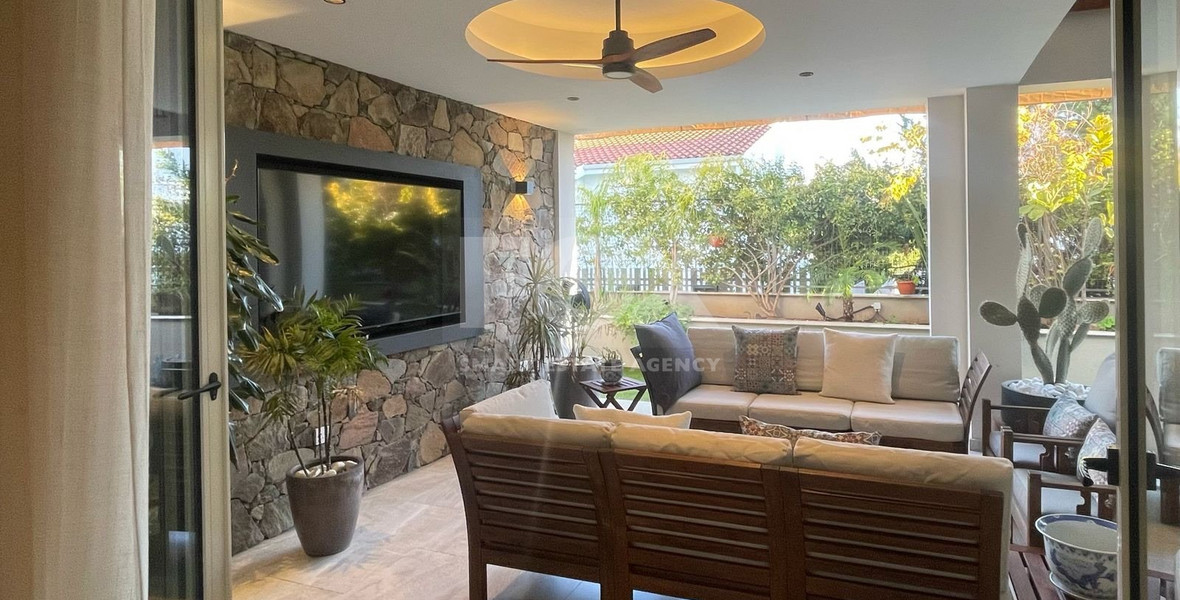 SALE: LUXURY HOUSE 3 BEDROOMS & 3 BATHROOMS WITH GARDEN IN PAPAS AREA OF LIMASSOL