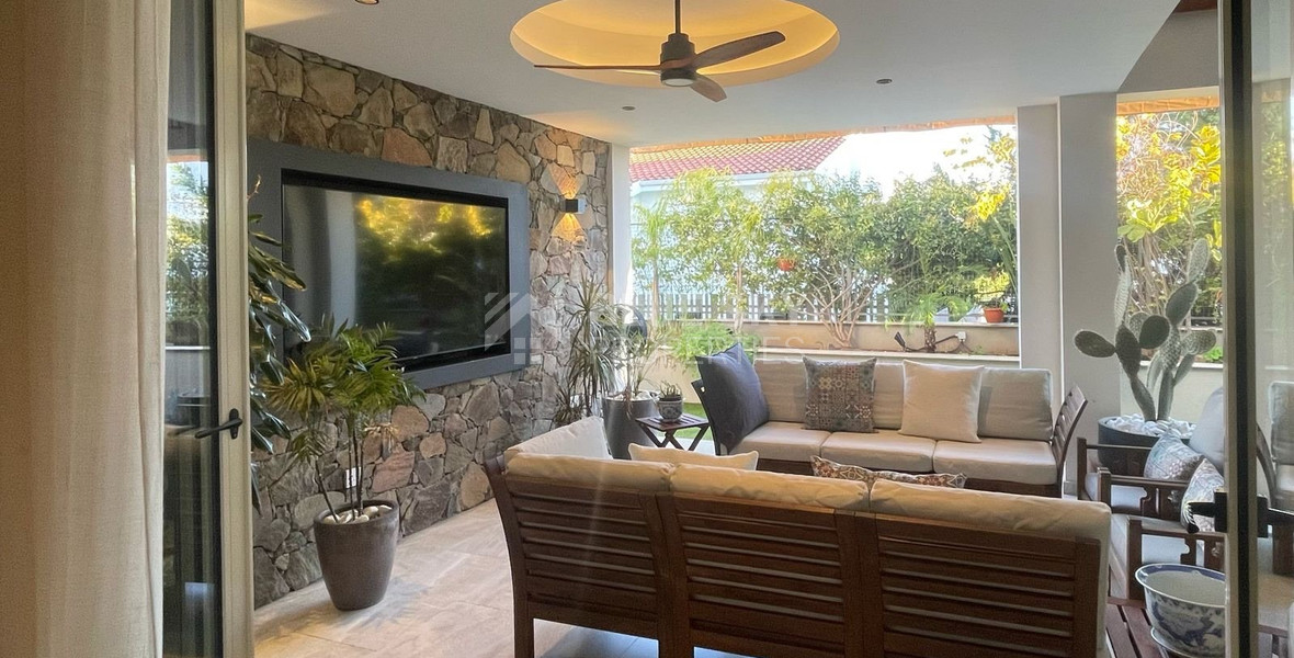 SALE: LUXURY HOUSE 3 BEDROOMS & 3 BATHROOMS WITH GARDEN IN PAPAS AREA OF LIMASSOL