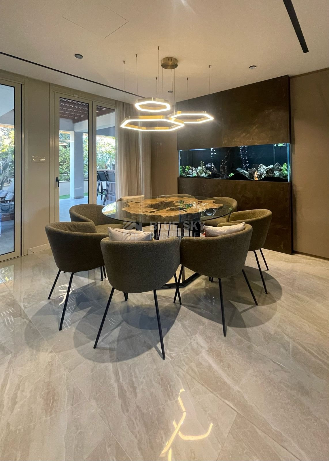 SALE: LUXURY HOUSE 3 BEDROOMS & 3 BATHROOMS WITH GARDEN IN PAPAS AREA OF LIMASSOL