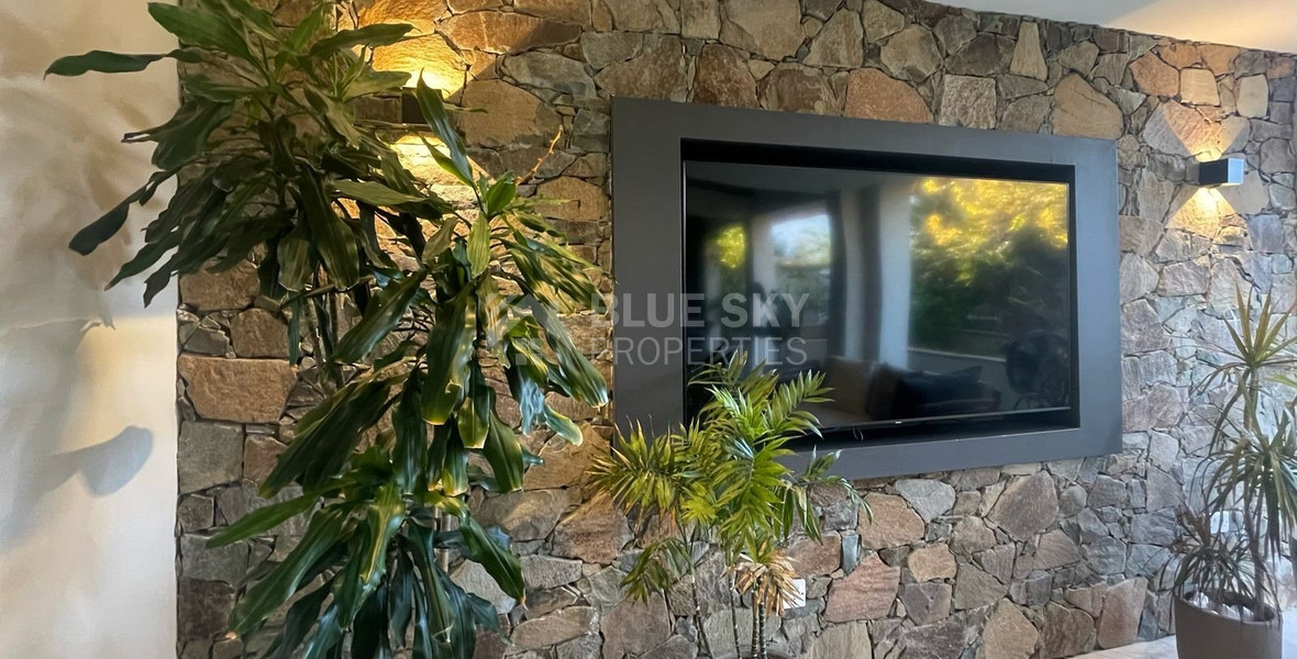 SALE: LUXURY HOUSE 3 BEDROOMS & 3 BATHROOMS WITH GARDEN IN PAPAS AREA OF LIMASSOL