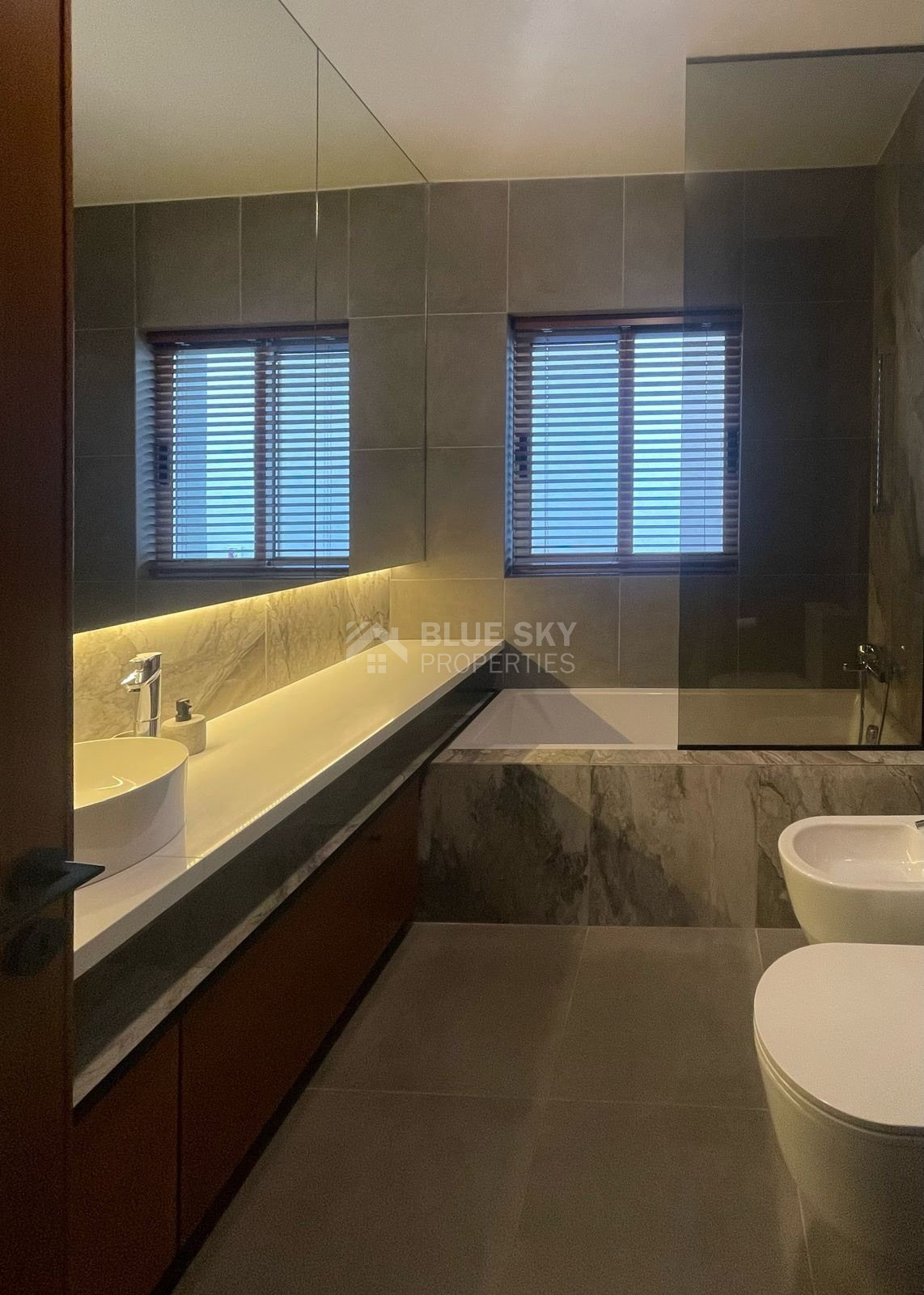 SALE: LUXURY HOUSE 3 BEDROOMS & 3 BATHROOMS WITH GARDEN IN PAPAS AREA OF LIMASSOL