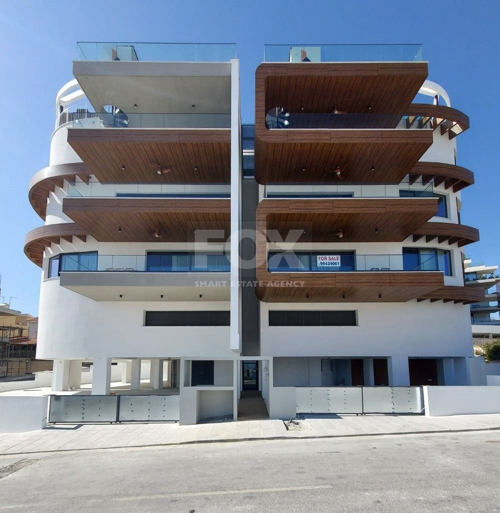 For rent Luxury Three-Bedroom Penthouse with Private Rooftop Pool, Communal Gym & Panoramic Sea Views – Panthea Hills