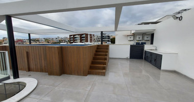 For rent Luxury Three-Bedroom Penthouse with Private Rooftop Pool, Communal Gym & Panoramic Sea Views – Panthea Hills