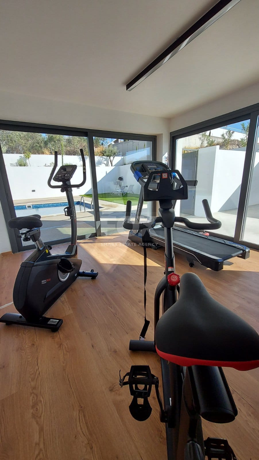 For rent Luxury Three-Bedroom Penthouse with Private Rooftop Pool, Communal Gym & Panoramic Sea Views – Panthea Hills