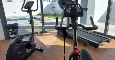For rent Luxury Three-Bedroom Penthouse with Private Rooftop Pool, Communal Gym & Panoramic Sea Views – Panthea Hills