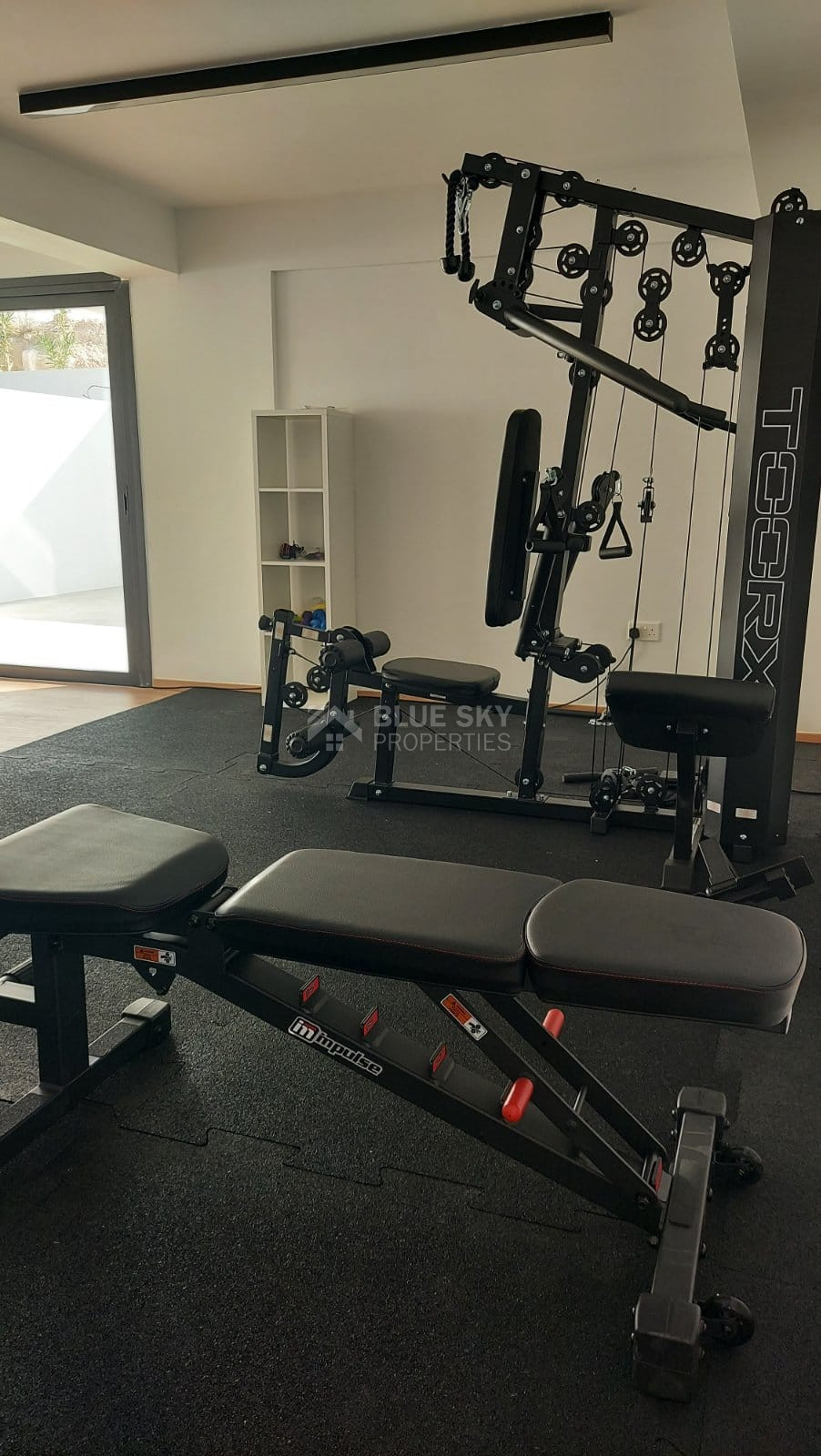 For rent Luxury Three-Bedroom Penthouse with Private Rooftop Pool, Communal Gym & Panoramic Sea Views – Panthea Hills
