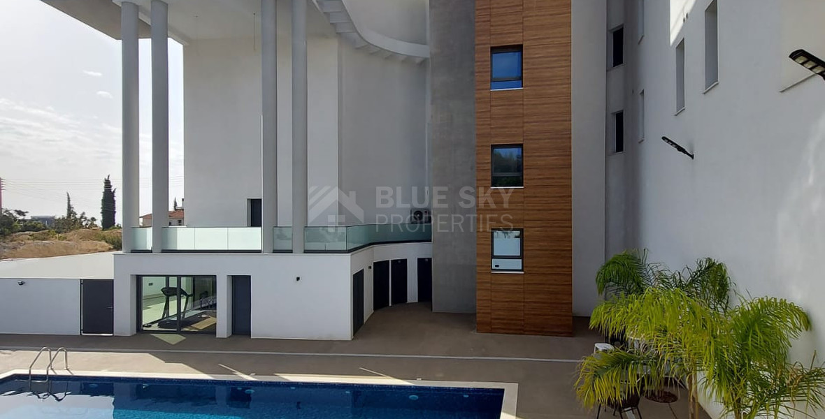 For rent Luxury Three-Bedroom Penthouse with Private Rooftop Pool, Communal Gym & Panoramic Sea Views – Panthea Hills