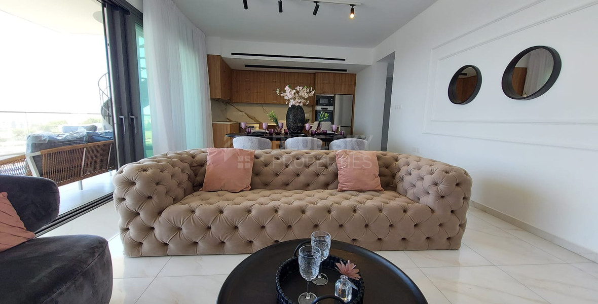 For rent Luxury Three-Bedroom Penthouse with Private Rooftop Pool, Communal Gym & Panoramic Sea Views – Panthea Hills