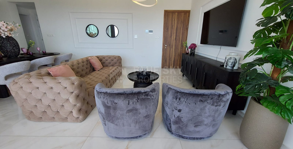 For rent Luxury Three-Bedroom Penthouse with Private Rooftop Pool, Communal Gym & Panoramic Sea Views – Panthea Hills