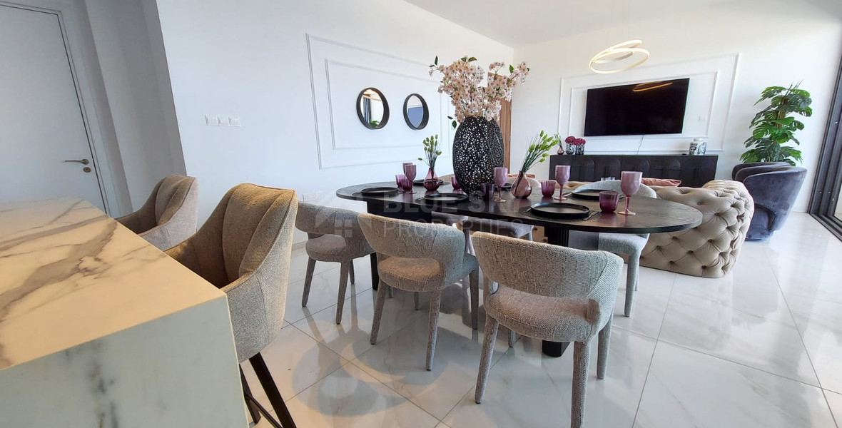 For rent Luxury Three-Bedroom Penthouse with Private Rooftop Pool, Communal Gym & Panoramic Sea Views – Panthea Hills