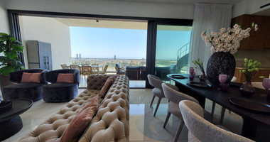 For rent Luxury Three-Bedroom Penthouse with Private Rooftop Pool, Communal Gym & Panoramic Sea Views – Panthea Hills