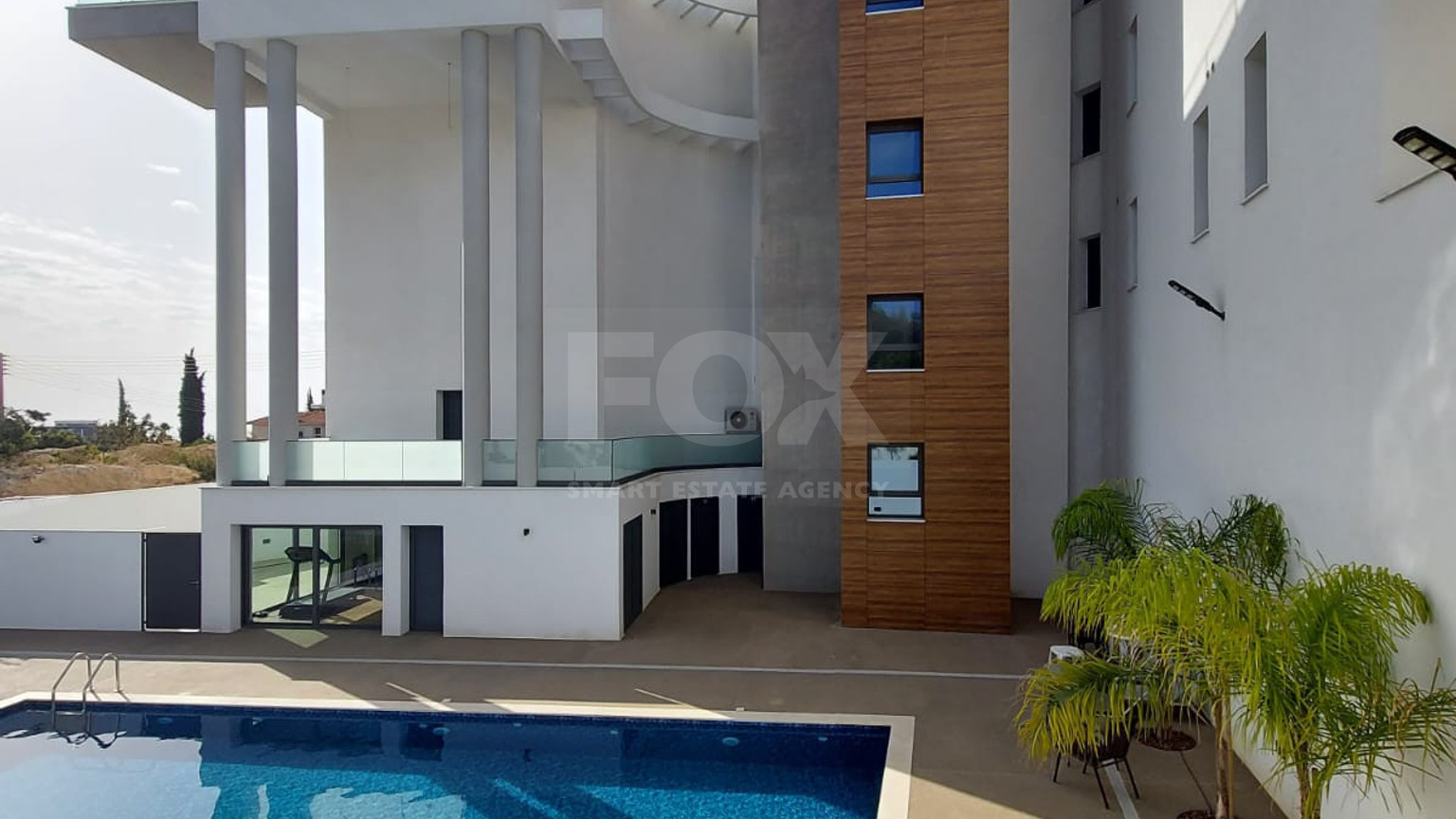 For rent Luxury Three-Bedroom Penthouse with Private Rooftop Pool, Communal Gym & Panoramic Sea Views – Panthea Hills