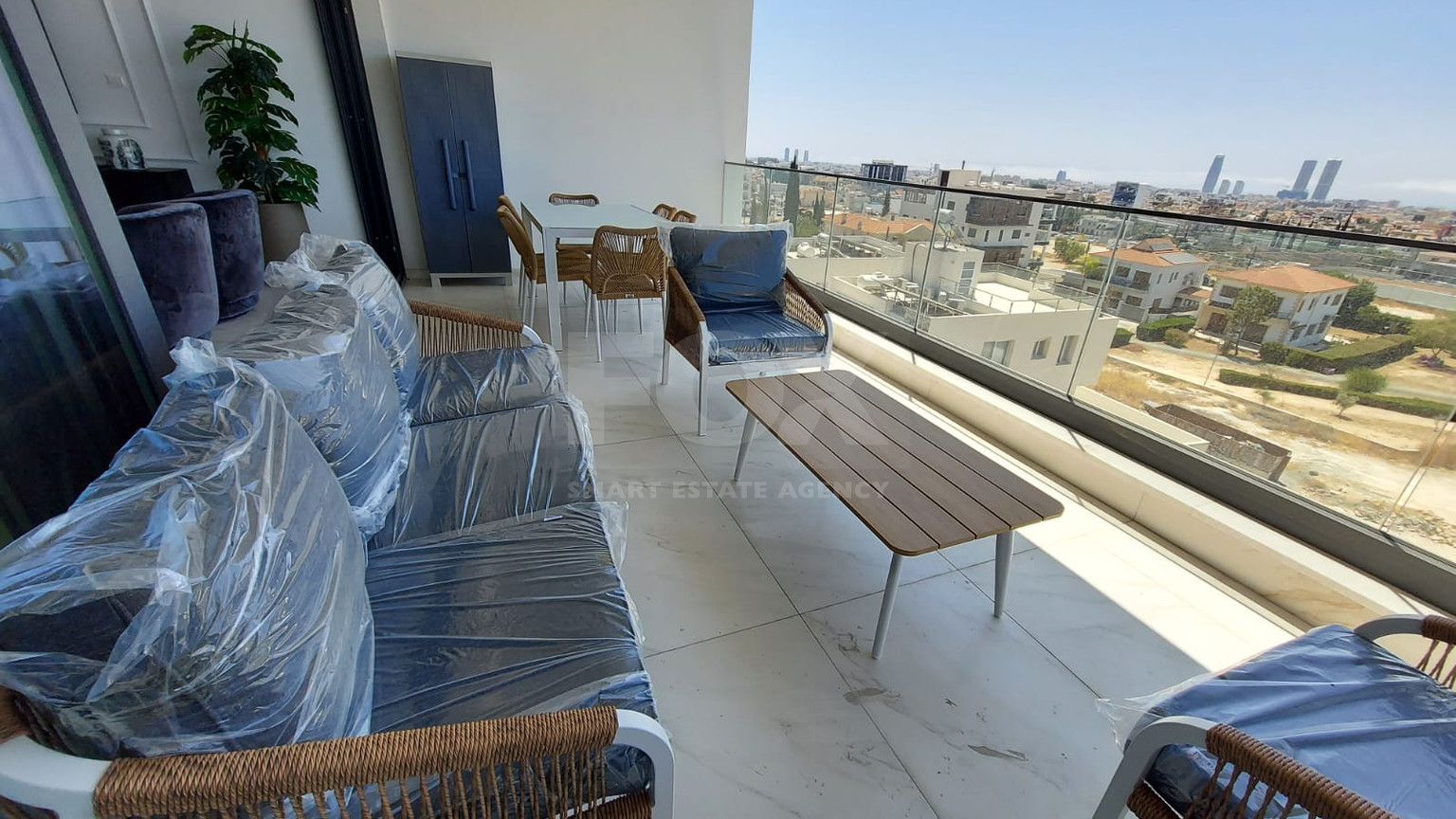 For rent Luxury Three-Bedroom Penthouse with Private Rooftop Pool, Communal Gym & Panoramic Sea Views – Panthea Hills