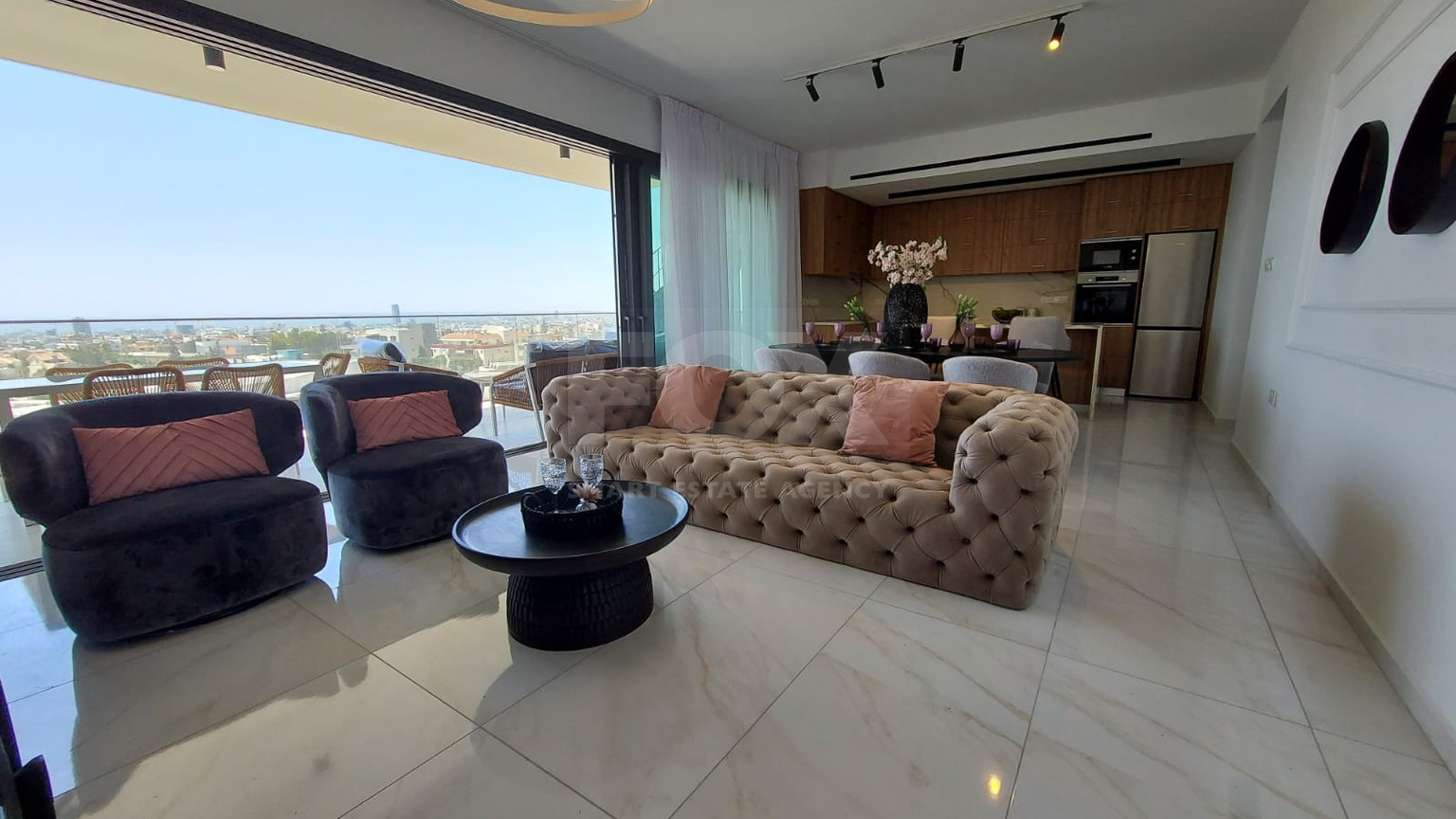 For rent Luxury Three-Bedroom Penthouse with Private Rooftop Pool, Communal Gym & Panoramic Sea Views – Panthea Hills