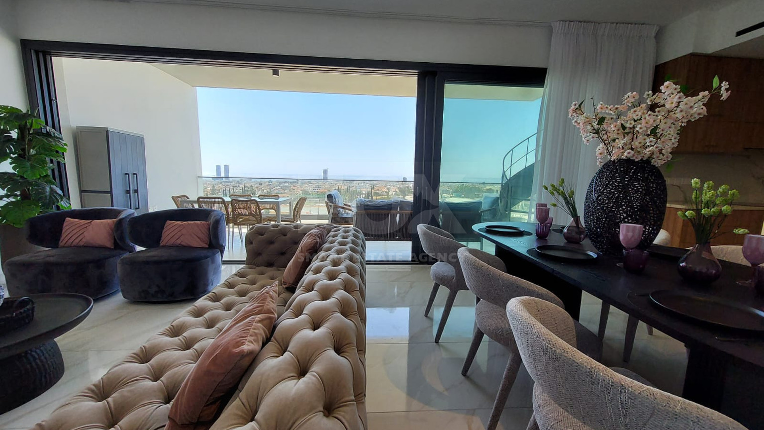 For rent Luxury Three-Bedroom Penthouse with Private Rooftop Pool, Communal Gym & Panoramic Sea Views – Panthea Hills