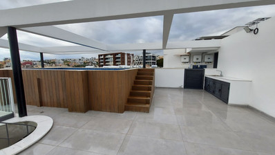 For rent Luxury Three-Bedroom Penthouse with Private Rooftop Pool, Communal Gym & Panoramic Sea Views – Panthea Hills