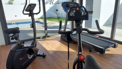 For rent Luxury Three-Bedroom Penthouse with Private Rooftop Pool, Communal Gym & Panoramic Sea Views – Panthea Hills