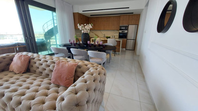 For rent Luxury Three-Bedroom Penthouse with Private Rooftop Pool, Communal Gym & Panoramic Sea Views – Panthea Hills