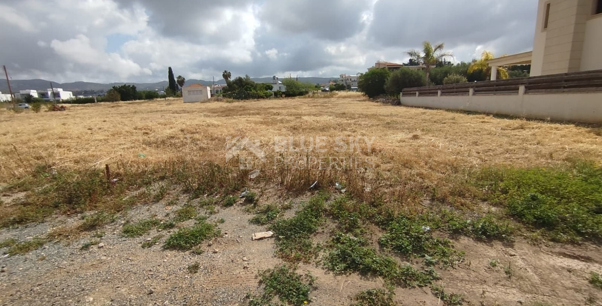 For Sale: Large, 605 m2 Building Plot in Petridia, Empa
