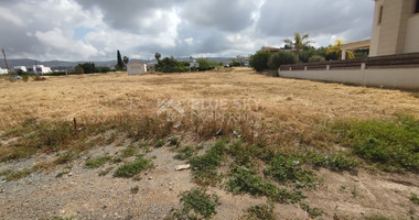 For Sale: Large, 605 m2 Building Plot in Petridia, Empa