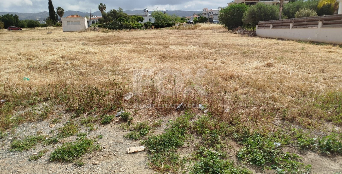 For Sale: Large, 605 m2 Building Plot in Petridia, Empa