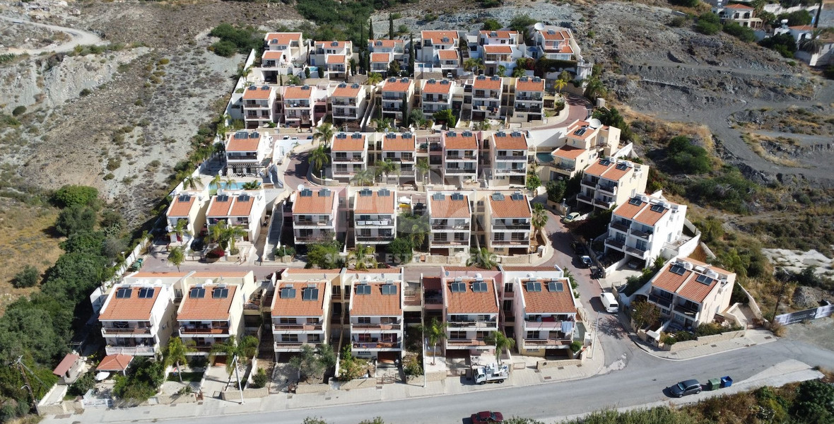 Two Bedroom Unfurnished Ground Floor House for sale  in Chlorakas