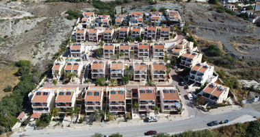 For sale : Two Bedroom Unfurnished Ground Floor House in Chlorakas