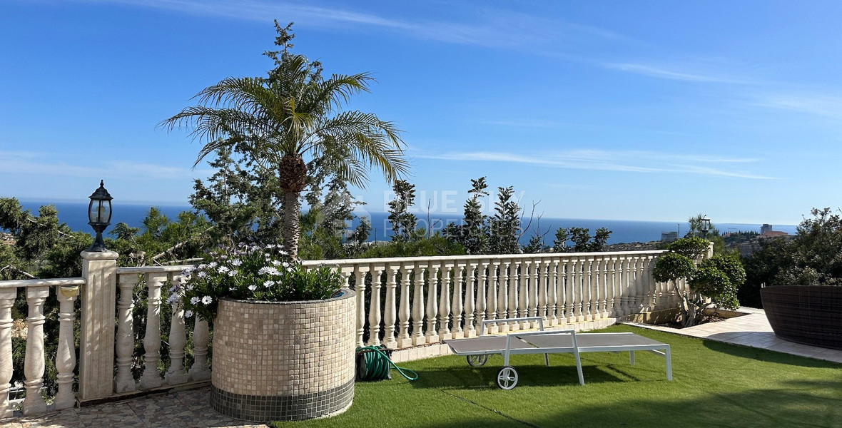 Sale: Charming Villa with Panoramic Sea Views in Agios Tychonas